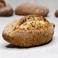 Чи варто вірити популярним міфам про хліб?
